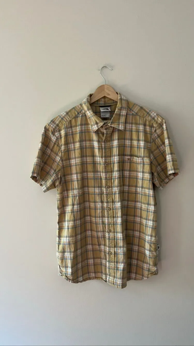 The North Face Men's Yellow Plaid Short Sleeve Button Down Shirt Size Medium Hem